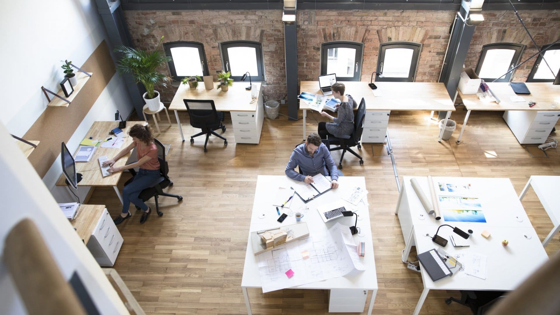 Pour les avantages et les inconvénients de la location dans le coworking