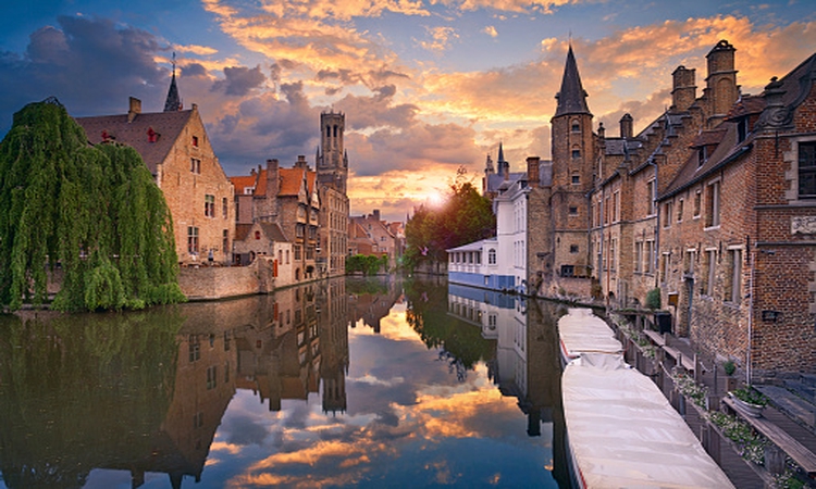 Sewa pejabat di Bruges