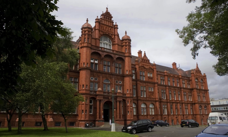 Sewa pejabat di Salford