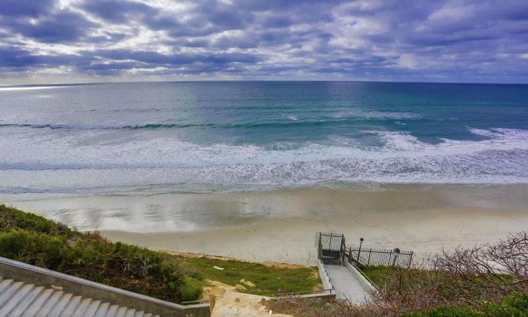 Sewa pejabat di Solana Beach