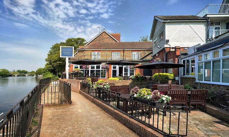 Sewa pejabat di Staines-on Thames