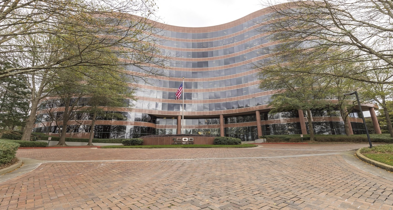 Rent office 1000 Parkwood Circle — photo 9