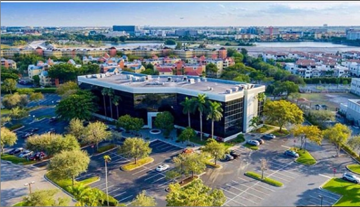 Business center Downtown Doral 8350 NW 52nd Ter. Rent office Downtown Doral 8350 NW 52nd Ter. — photo 3