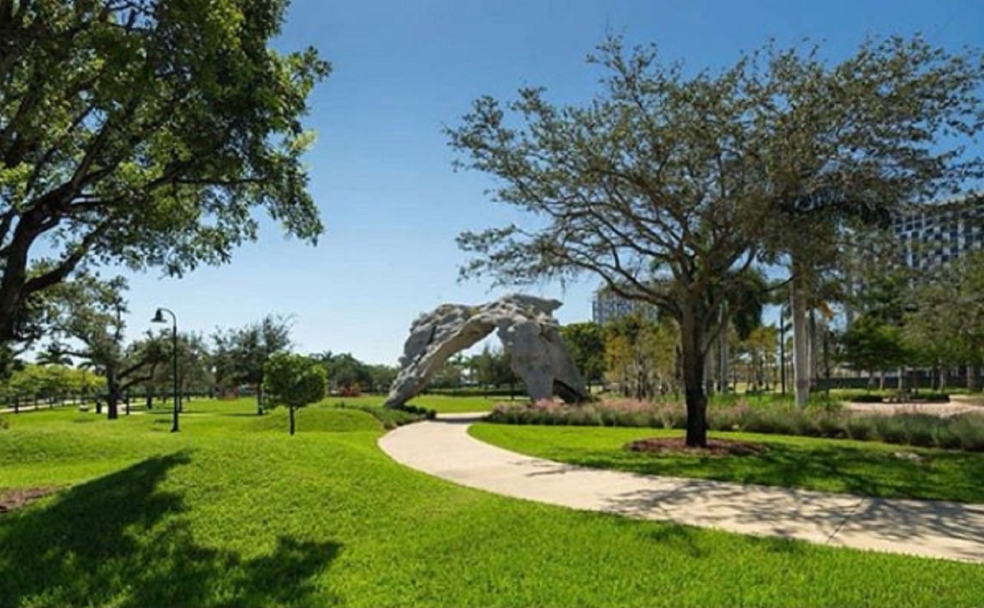 Business center Downtown Doral 8350 NW 52nd Ter. Rent office Downtown Doral 8350 NW 52nd Ter. — photo 4