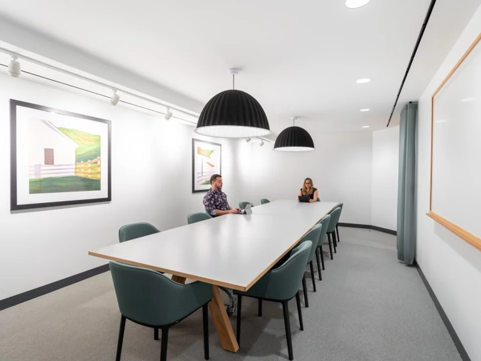 Pusat perniagaan Little Italy Rent office Little Italy — photo 17
