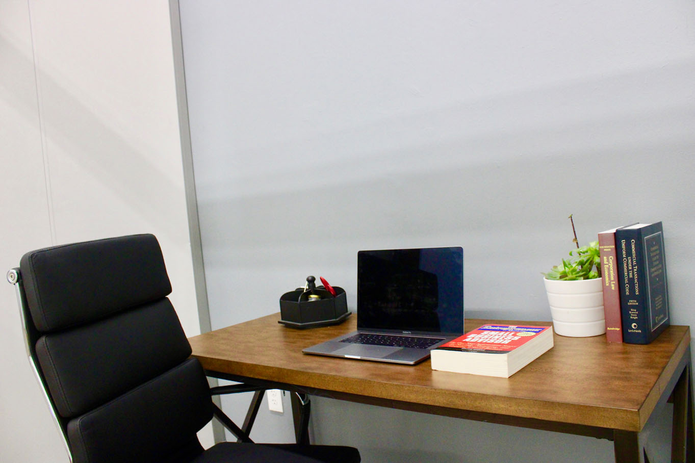 Pusat perniagaan 6785 Imperial Avenue Rent office 6785 Imperial Avenue — photo 6