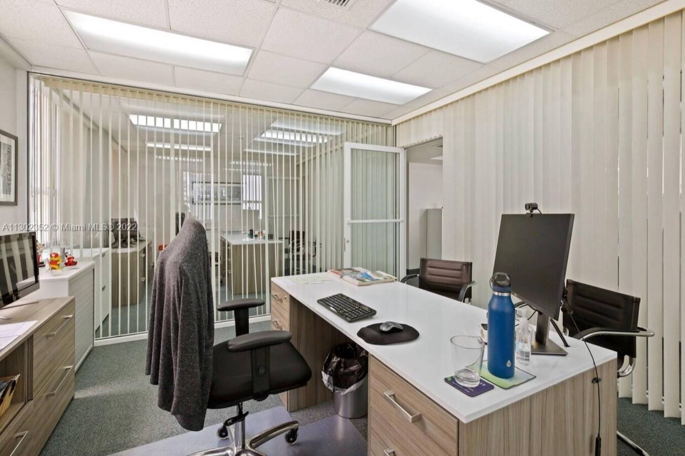 Centro de negocios 168 SE 1st ST Rent office 168 SE 1st ST — photo 2