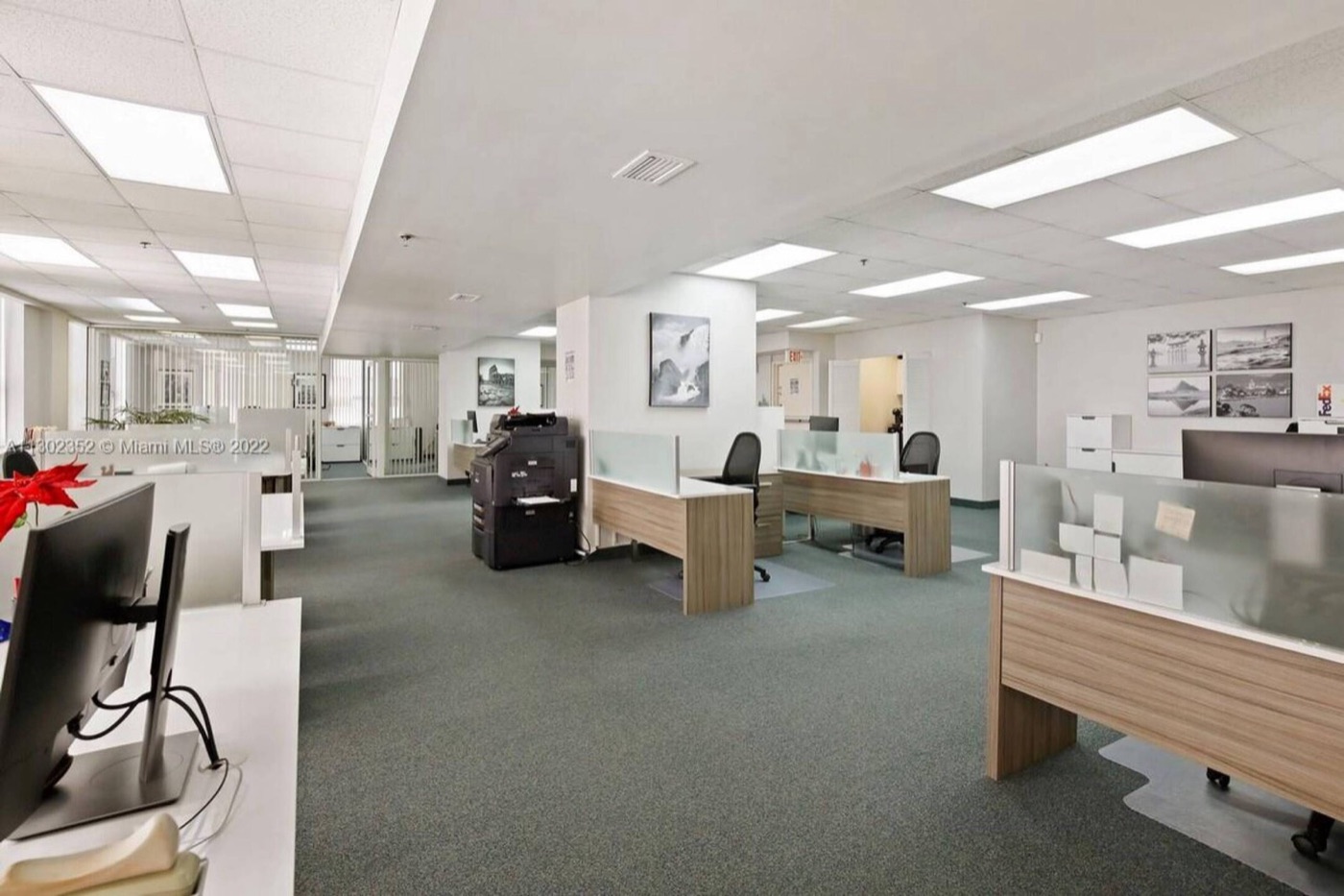 Centro de negocios 168 SE 1st ST Rent office 168 SE 1st ST — photo 7