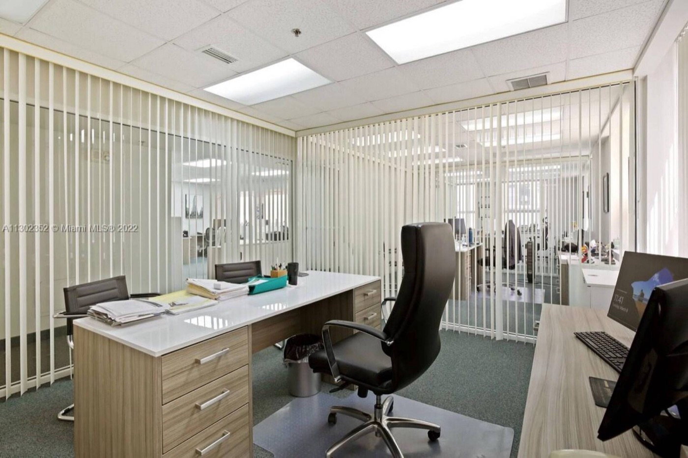 Centro de negocios 168 SE 1st ST Rent office 168 SE 1st ST — photo 8