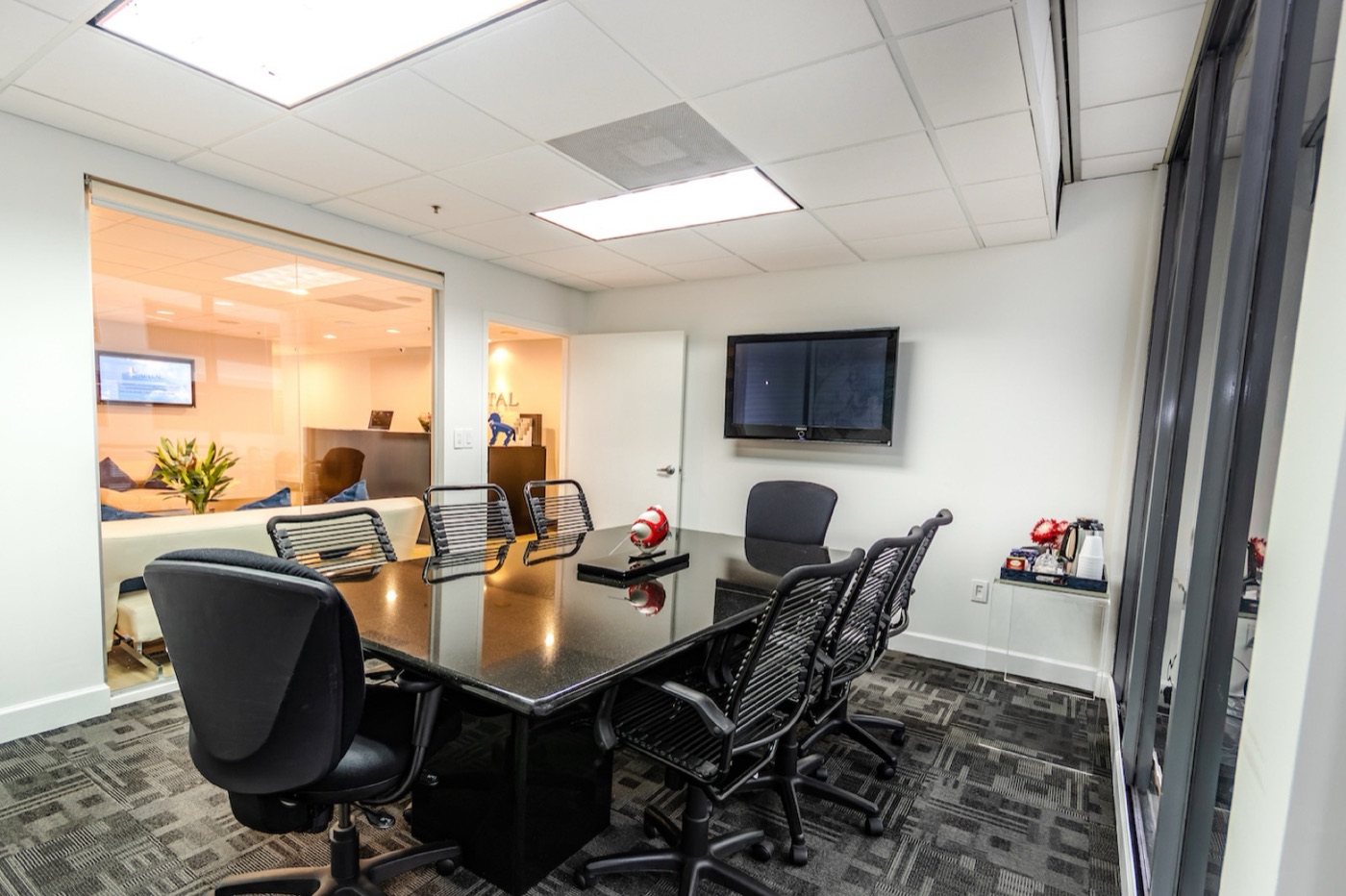Centro de negocios 1110 Brickell Ave Rent office 1110 Brickell Ave — photo 2