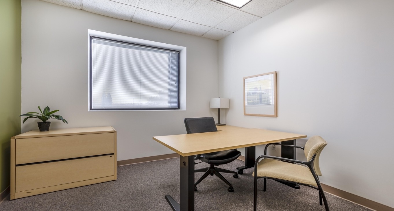 Rent office 12 Penns Trail — photo 1