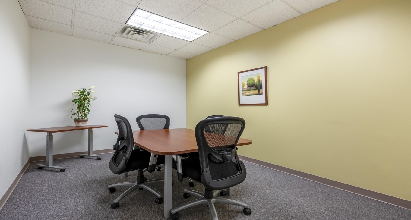 Rent office 12 Penns Trail — photo 4