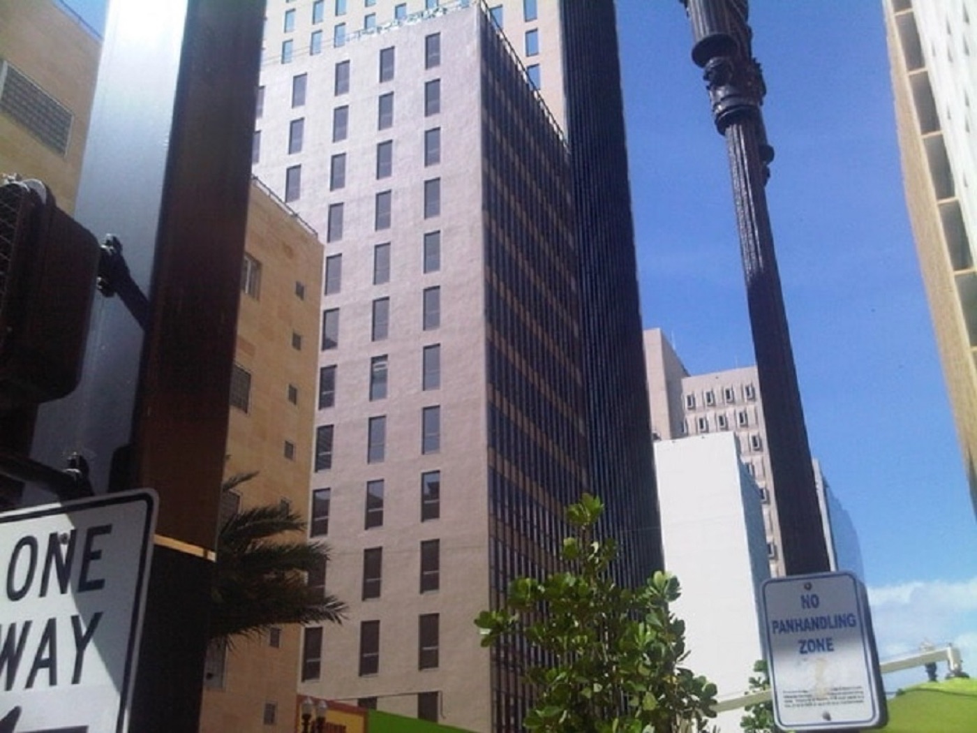 Rent office 28 West Flagler St — photo 1
