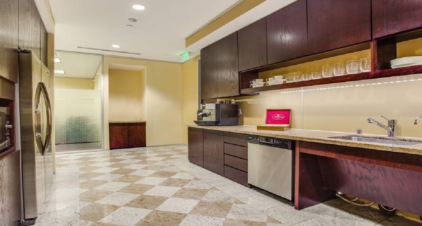 Rent office 14241 Dallas Parkway — photo 9