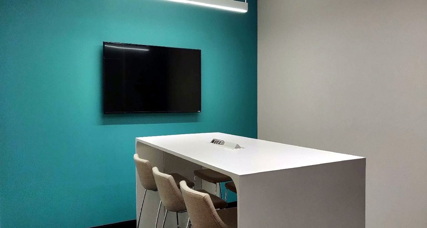 Rent office 161 North Clark St. — photo 13