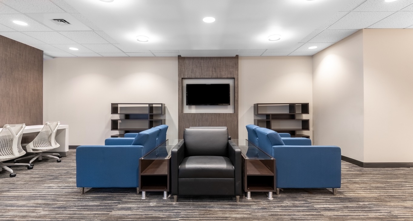 Rent office 16 Market Square — photo 1
