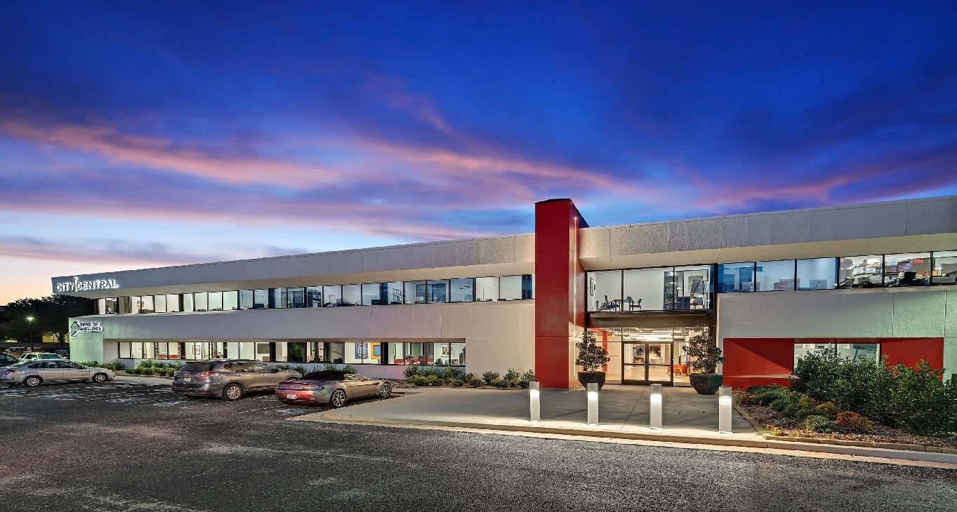 Rent office 17250 Dallas Parkway — photo 4
