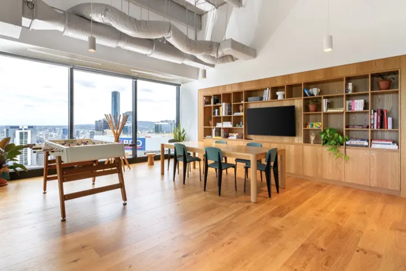 Rent office 114 NW 25th St — photo 3
