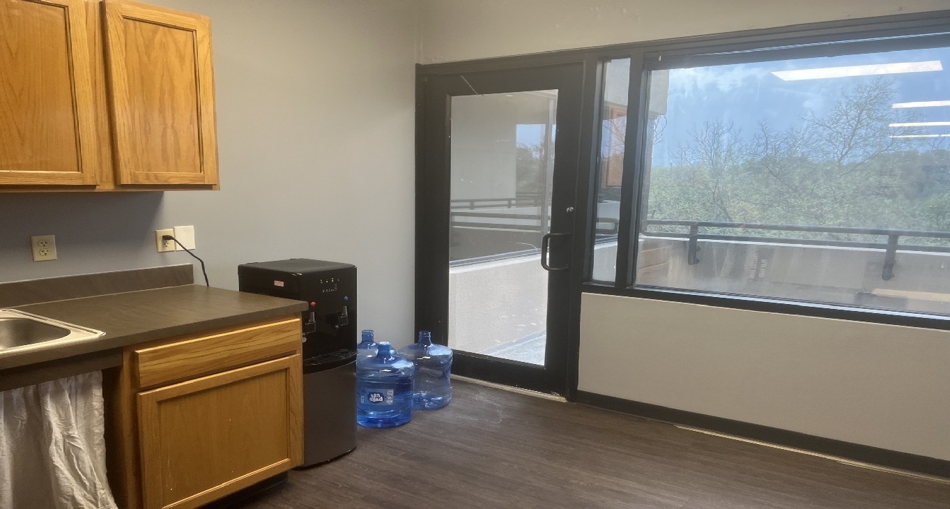 Бізнес-центр 1812 Center Creek Dr Rent office 1812 Center Creek Dr — photo 9