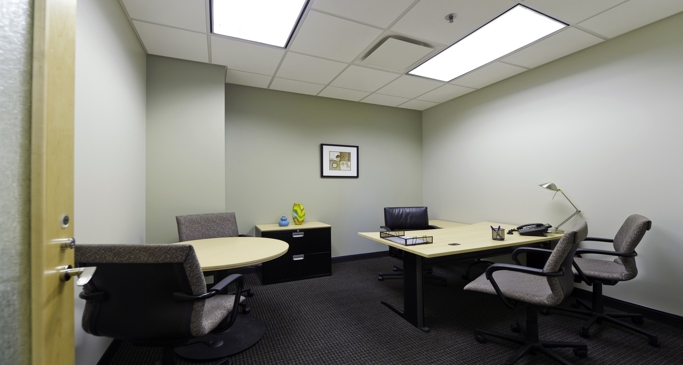 Rent office 2002 Perimeter Summit — photo 7
