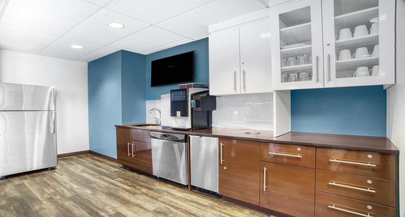 Business center 200 Union Boulevard Rent office 200 Union Boulevard — photo 3