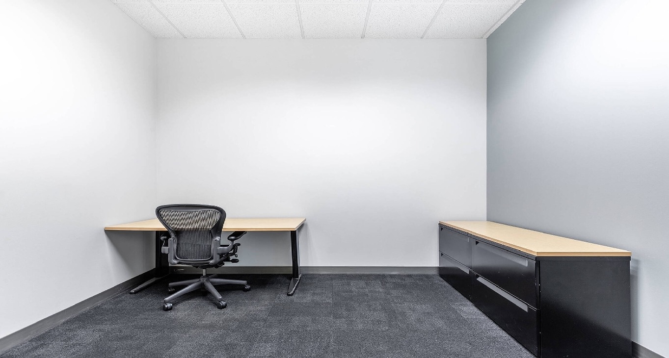 Rent office 2100 West Loop South — photo 9