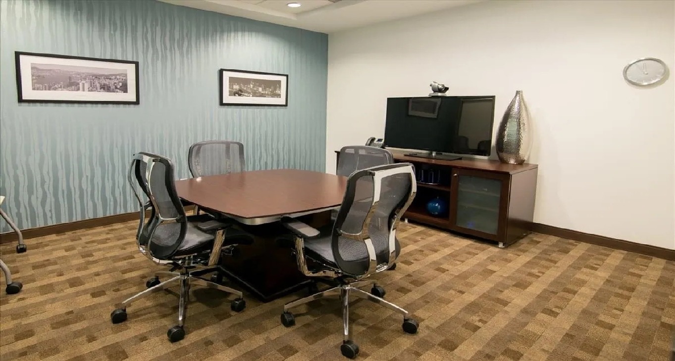商务中心 2950 North Loop West, Suite 500 Rent office 2950 North Loop West, Suite 500 — photo 5