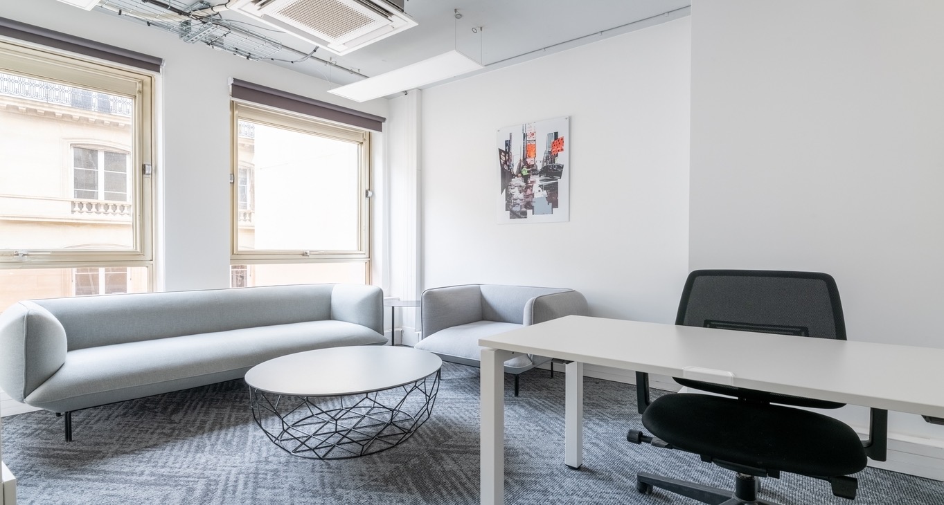 Rent office 29 Rue Blanche — photo 1