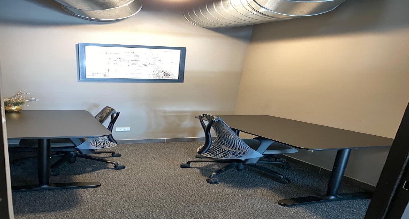 Rent office 3033 N Clark St — photo 1