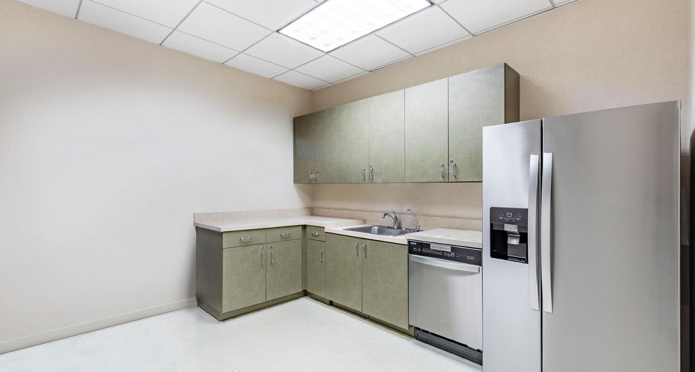 Rent office 303 Perimeter Center North — photo 2