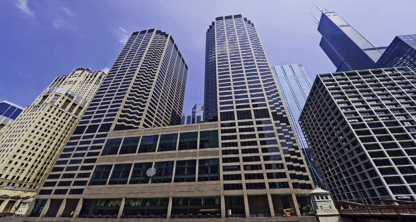 Rent office 30 South Wacker Drive — photo 1