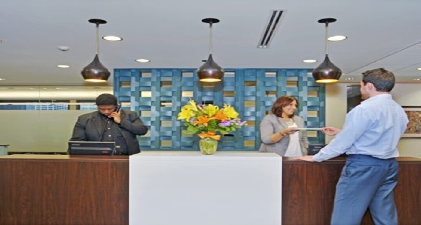 Centre d'affaires 321 North Clark Street Rent office 321 North Clark Street — photo 3