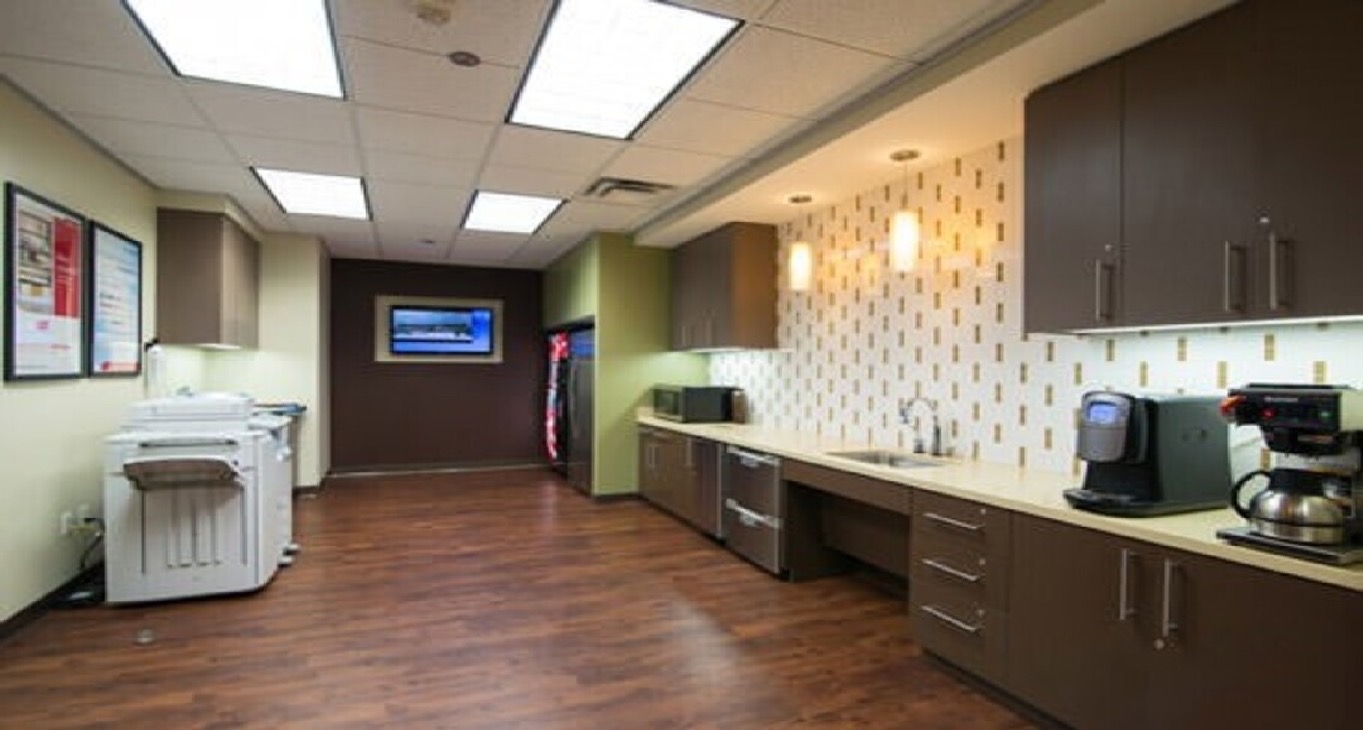 Rent office 3333 Lee Parkway — photo 9