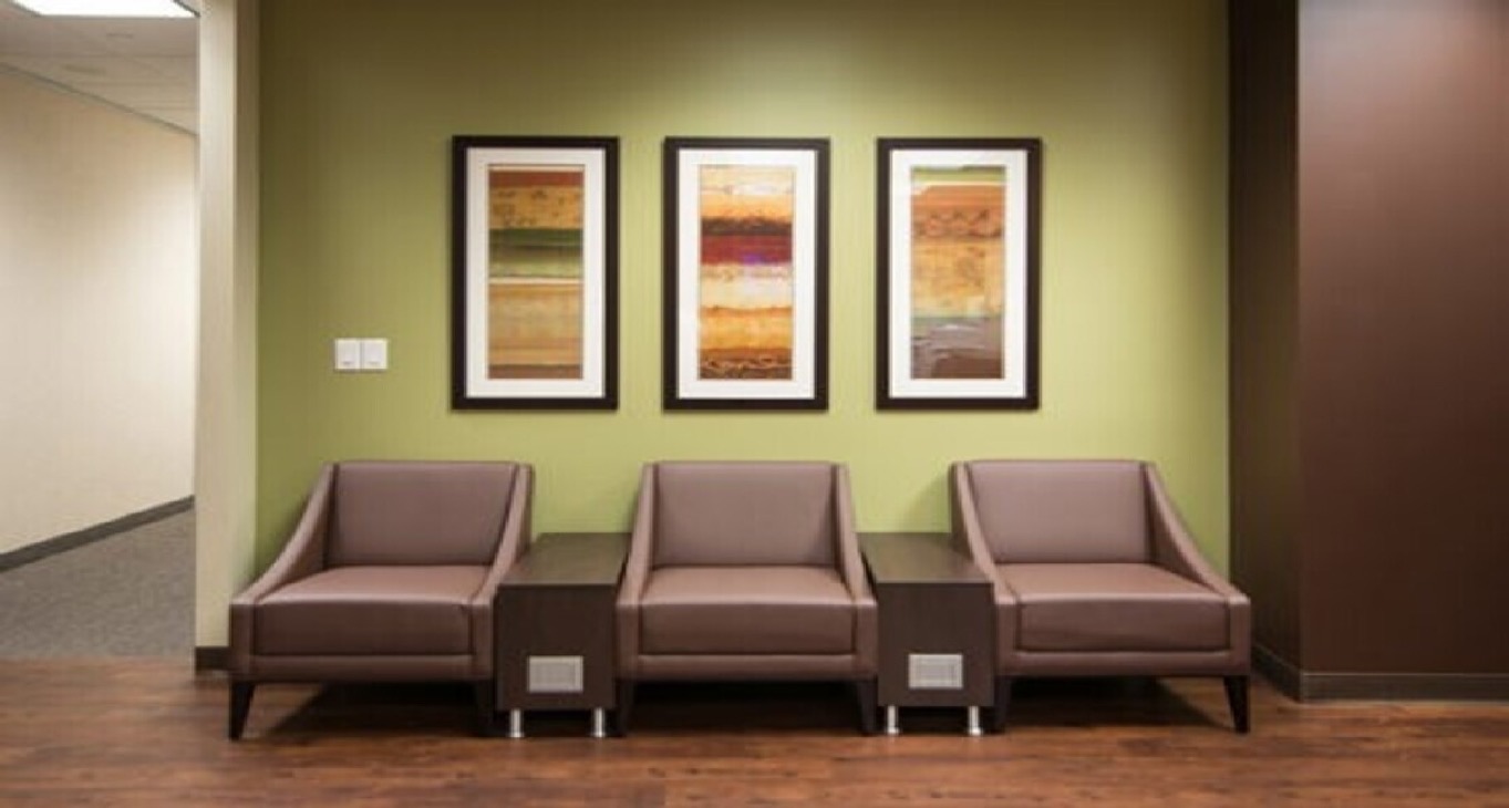 Rent office 3333 Lee Parkway — photo 1