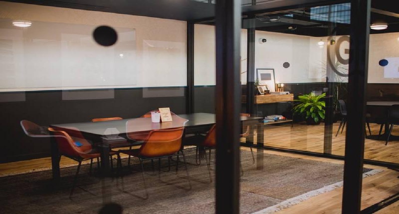 Businesscenter 3340 Peachtree Rd Rent office 3340 Peachtree Rd — photo 1