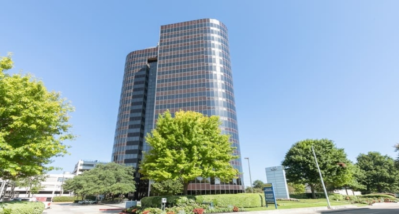 Rent office 363 N Sam Houston Pkwy — photo 11