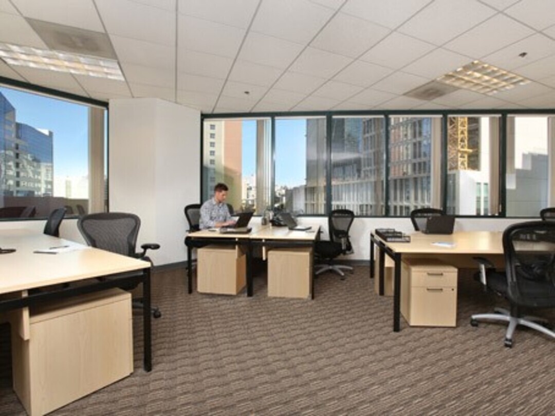 Pusat perniagaan Emerald Plaza Rent office Emerald Plaza — photo 7