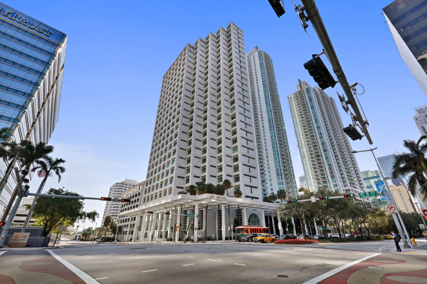 Centro de negocios 801 Brickell Avenue Rent office 801 Brickell Avenue — photo 1