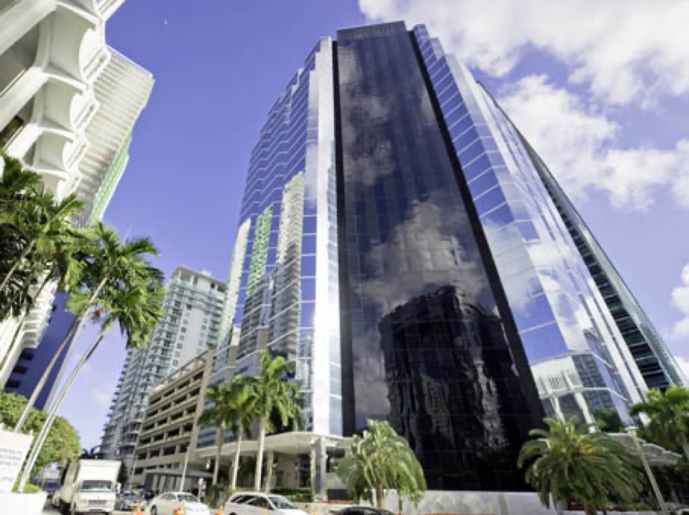 Rent office 1221 Brickell Avenue — photo 1