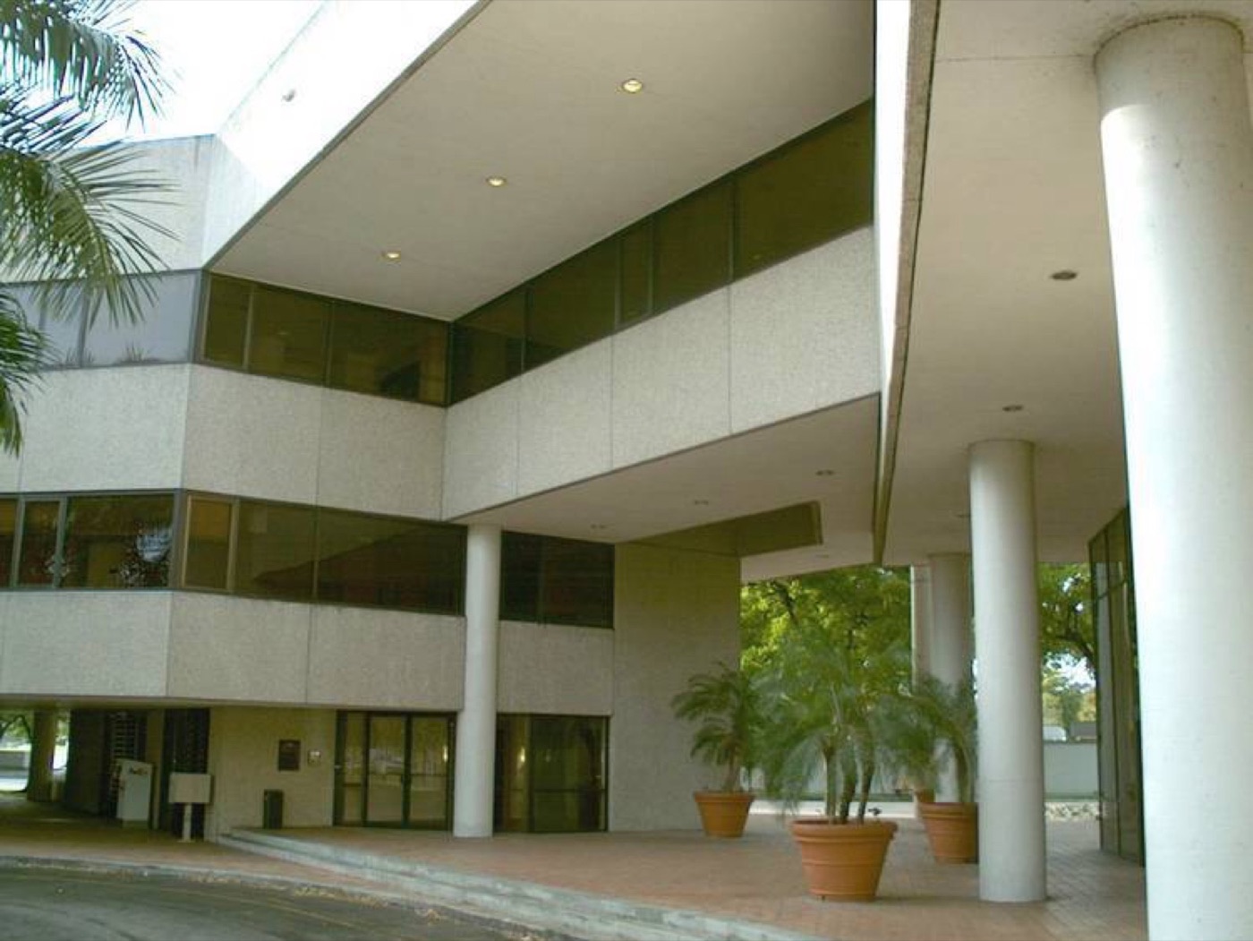 Rent office 6625 Miami Lakes Drive, Miami, Florida — photo 1