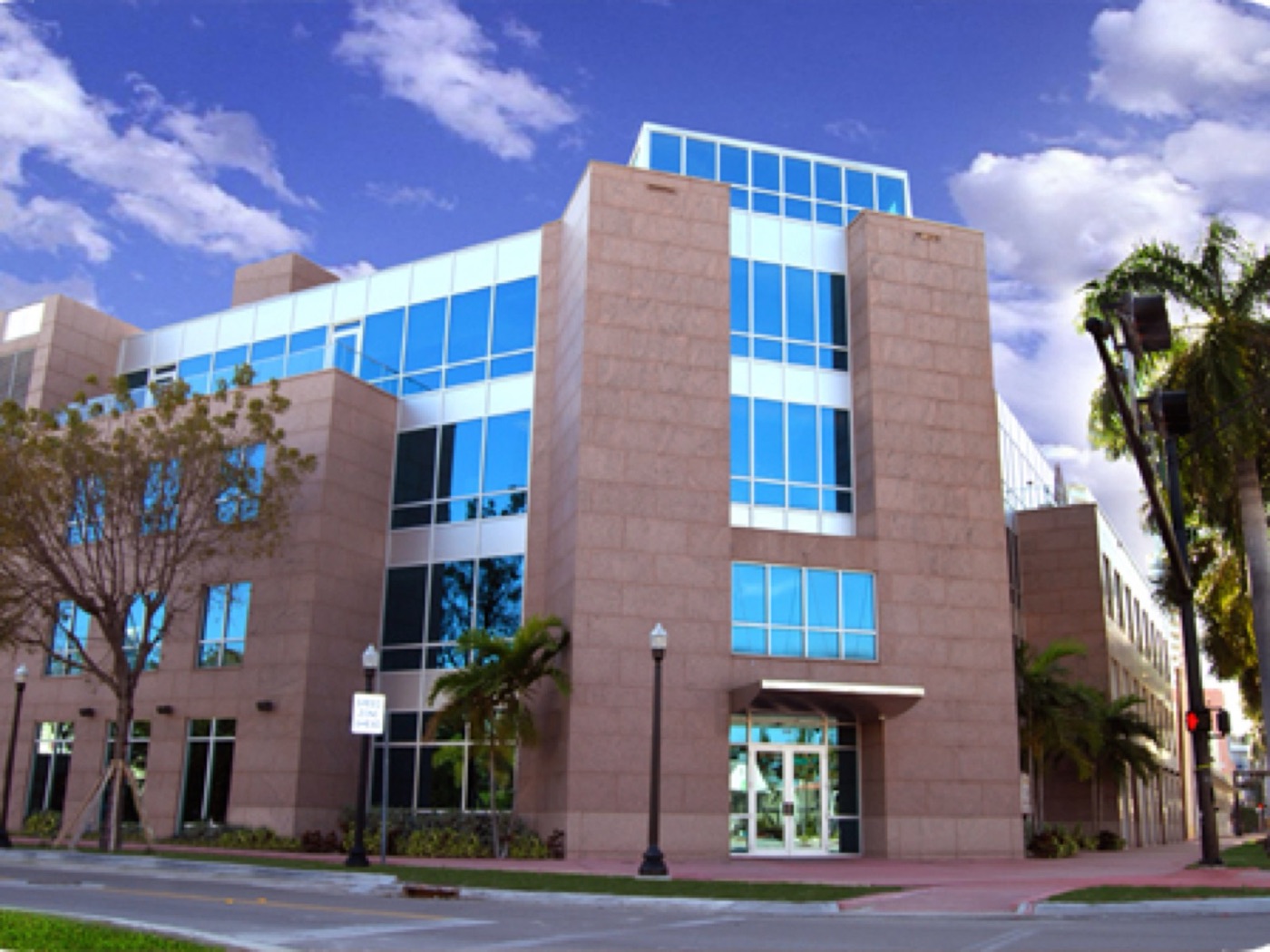 Business center 1000 5th Street Suite 200, Miami Beach, Fl Rent office 1000 5th Street Suite 200, Miami Beach, Fl — photo 1