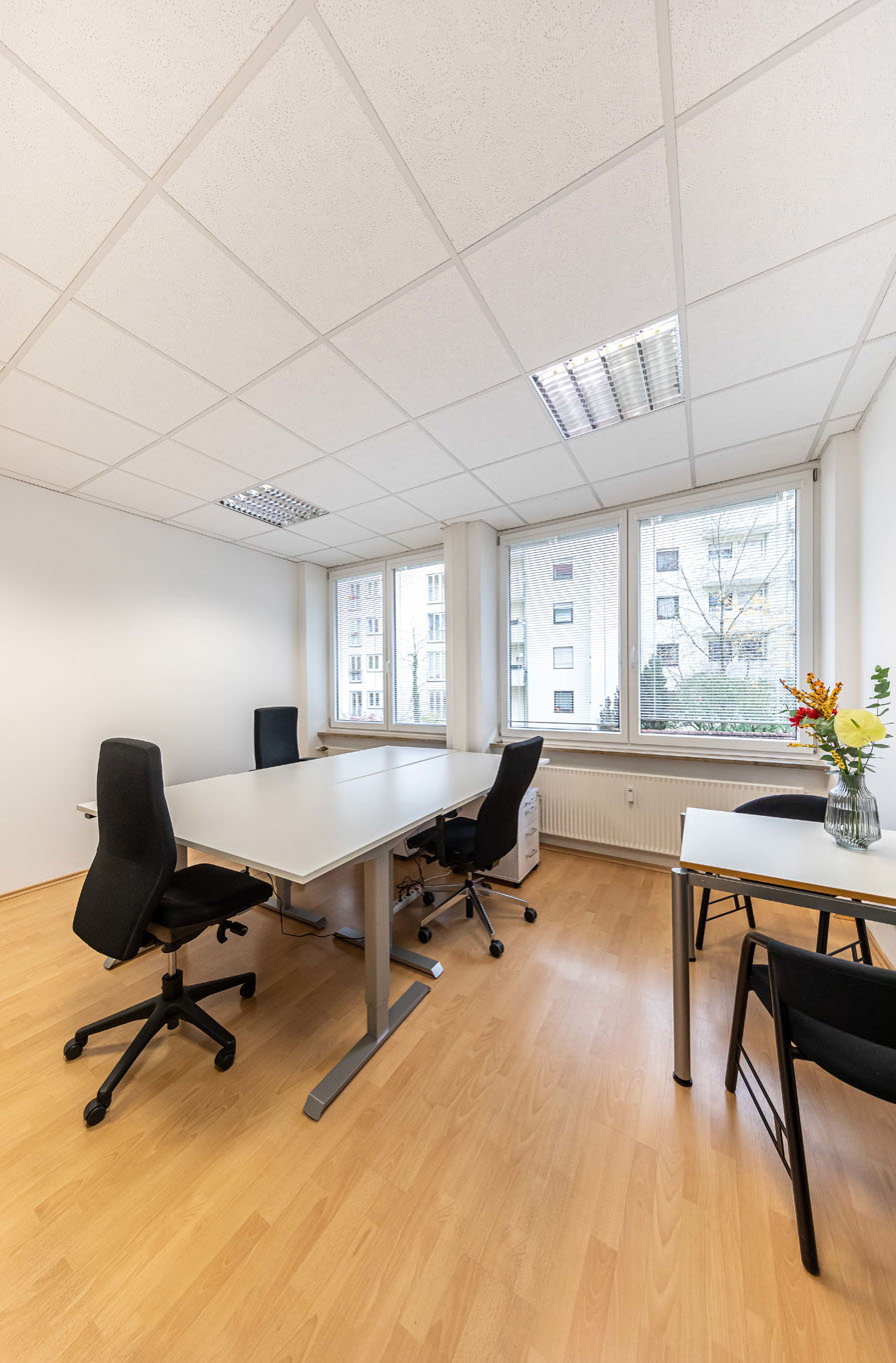 Rent office Zeppelinstraße 71-73 — photo 1