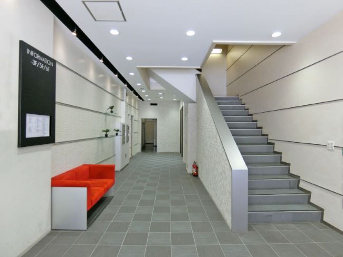 Business center Toyo Building Toyo Building — photo 7 of 12