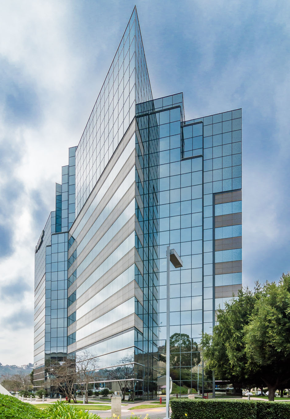 Pusat perniagaan 8880 Rio San Diego Drive Rent office 8880 Rio San Diego Drive — photo 1