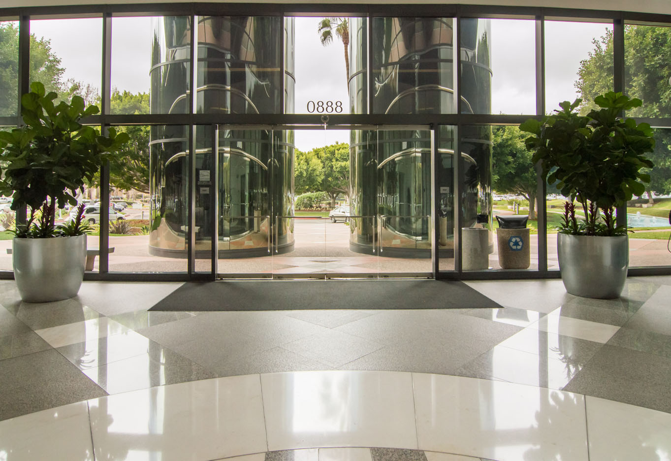Pusat perniagaan 8880 Rio San Diego Drive Rent office 8880 Rio San Diego Drive — photo 3