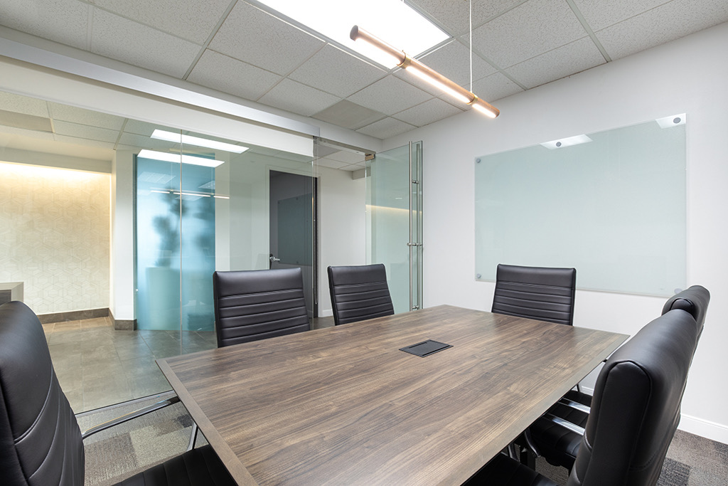 Pusat perniagaan 8880 Rio San Diego Drive Rent office 8880 Rio San Diego Drive — photo 8