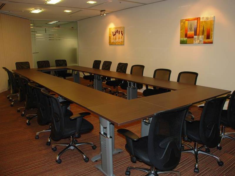 Rent office 152 Beach Road — photo 1