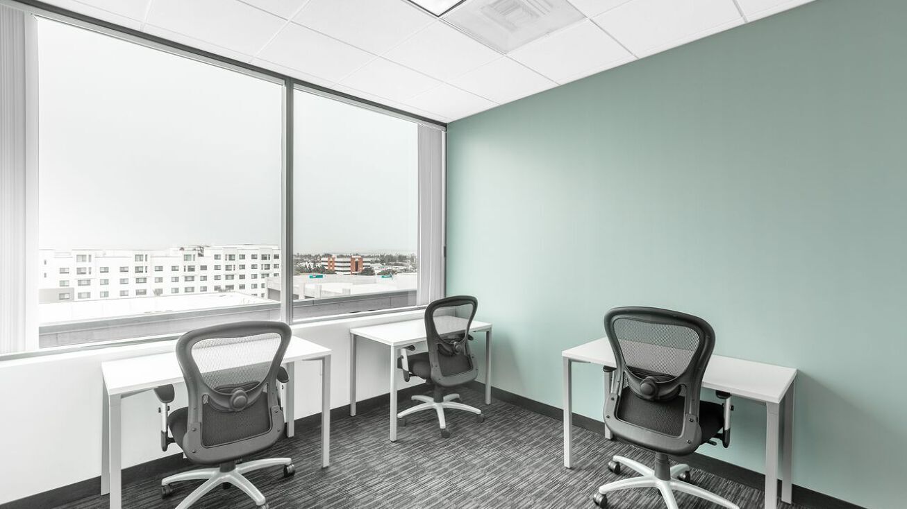 Pusat perniagaan 333 H Street Rent office 333 H Street — photo 1