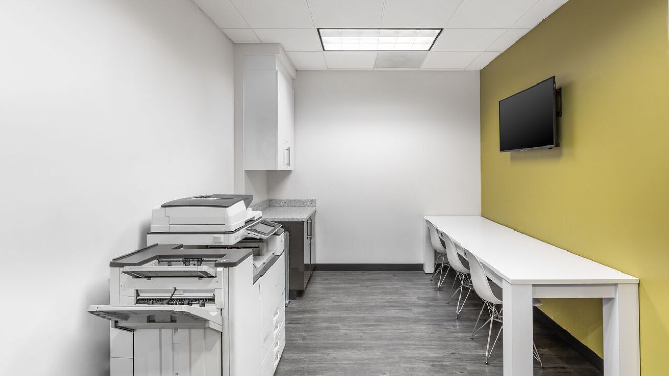 Pusat perniagaan 333 H Street Rent office 333 H Street — photo 14