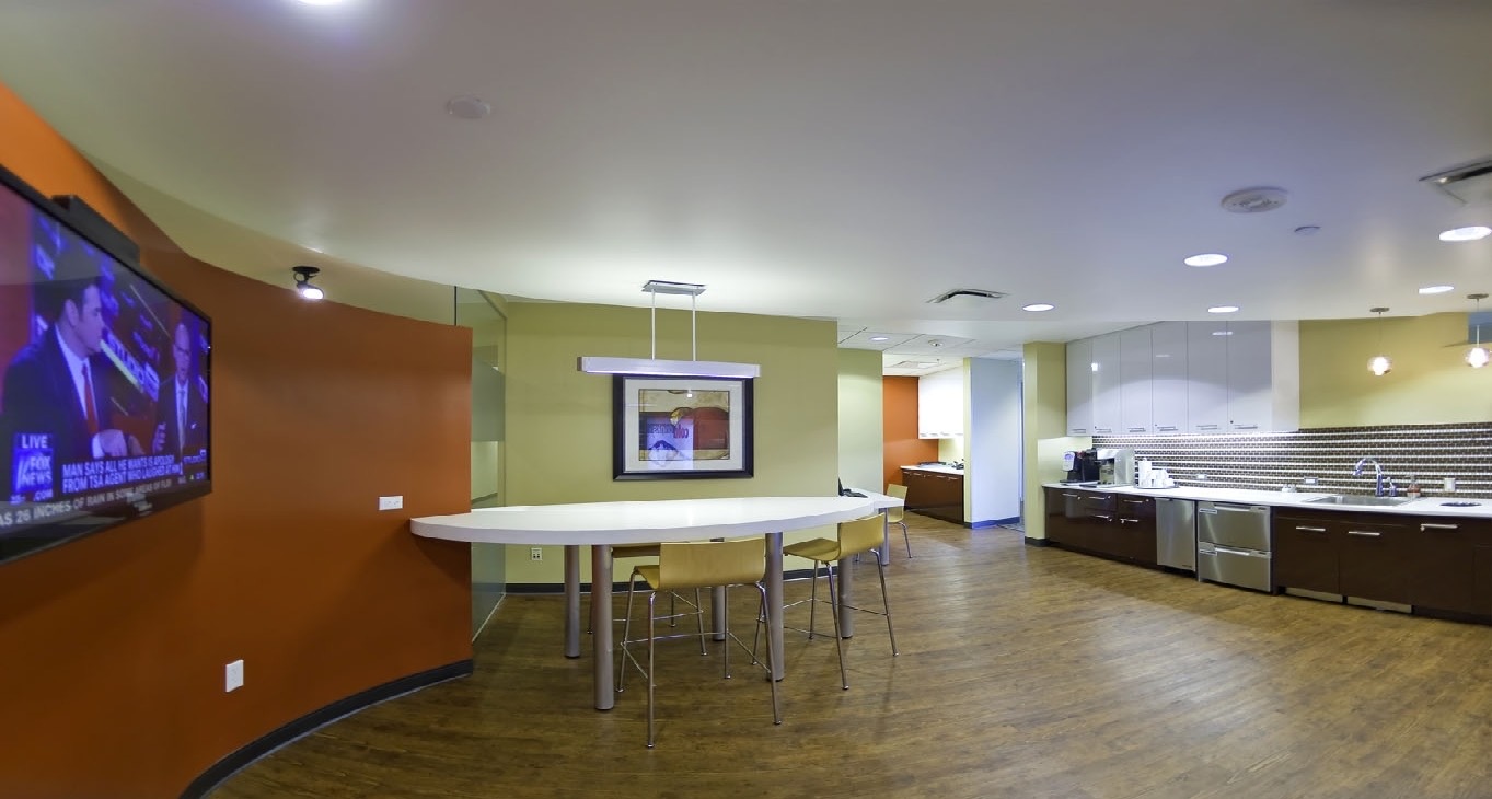 Rent office 4600 South Syracuse — photo 1